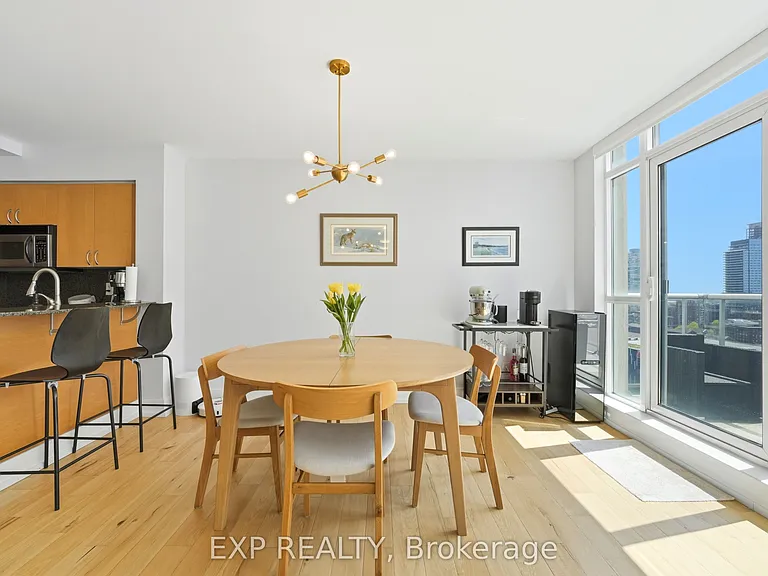 230 King St E #Penthouse 20 — Photo 14