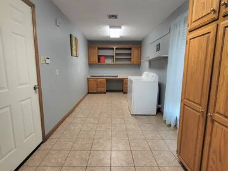 1408 Christie Dr — Photo 6