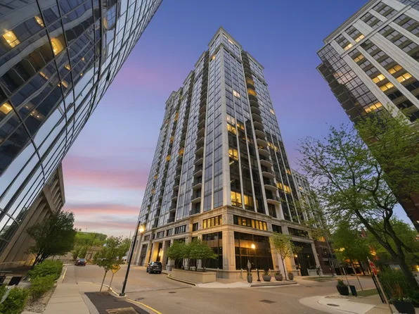 233 E 13th St APT 1810, Chicago, IL 60605