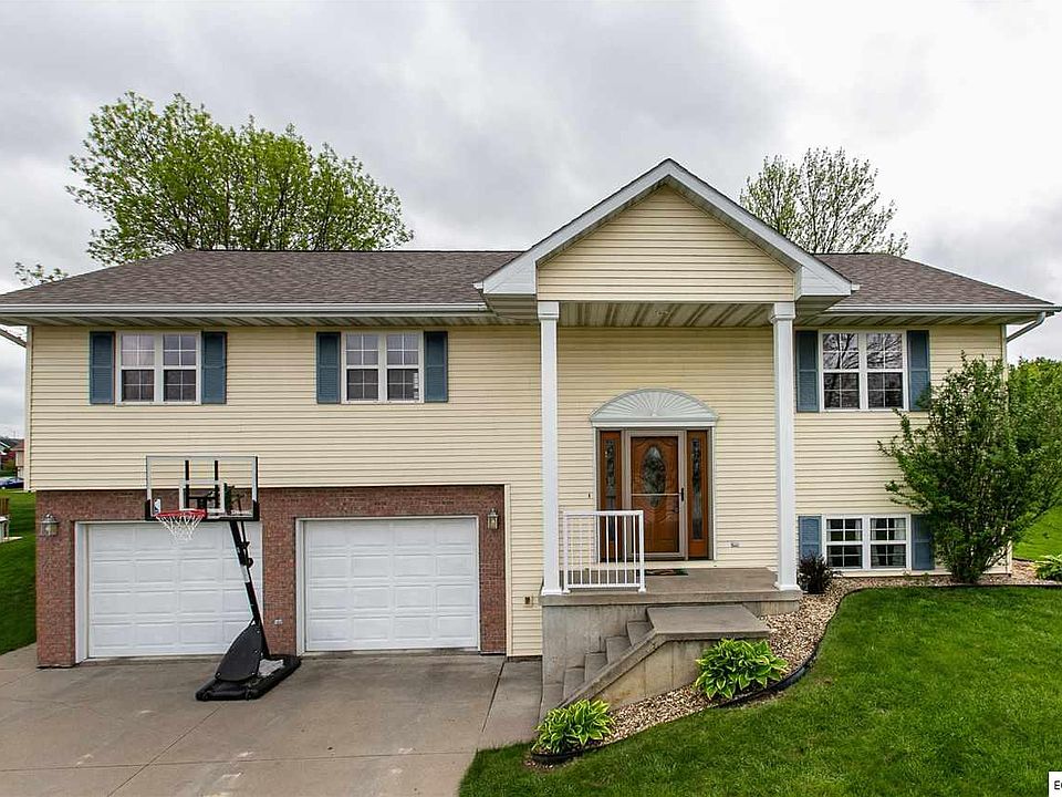 1st image of 824 Heather Dr