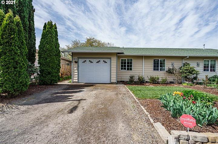 1st image of 1843 NE Barberry Dr