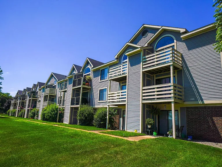 Pine Knoll Apartments — Photo 55