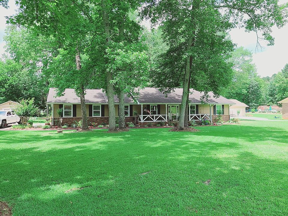 1st image of 233 Chateau Dr