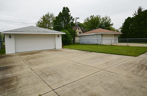 4th image of 11122 W Martindale Dr