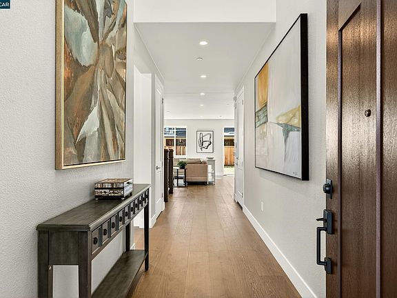 2nd image of 2250 Vandeleur Dr