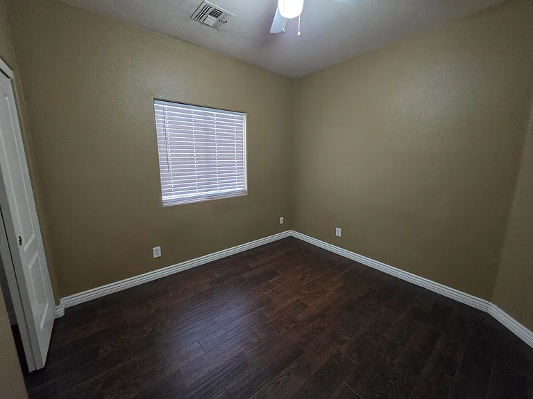 12513 W Adams St — Photo 16