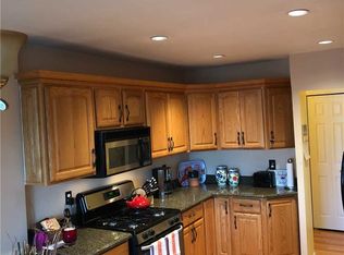 51 Hampton Pl APT 17D, Freeport, NY 11520