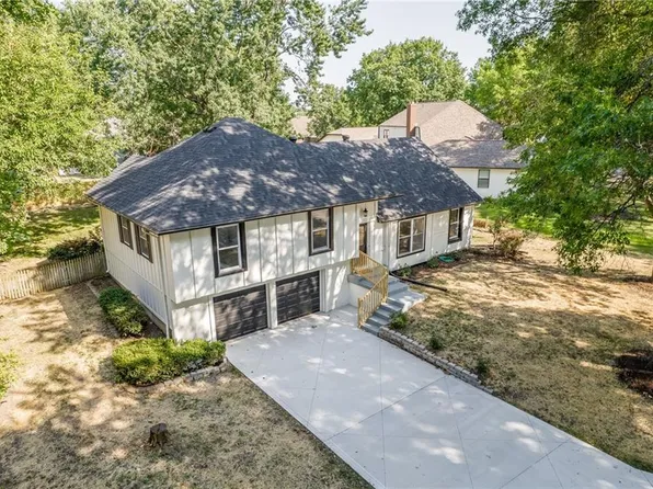 1000 Johnston Dr, Raymore, MO 64083