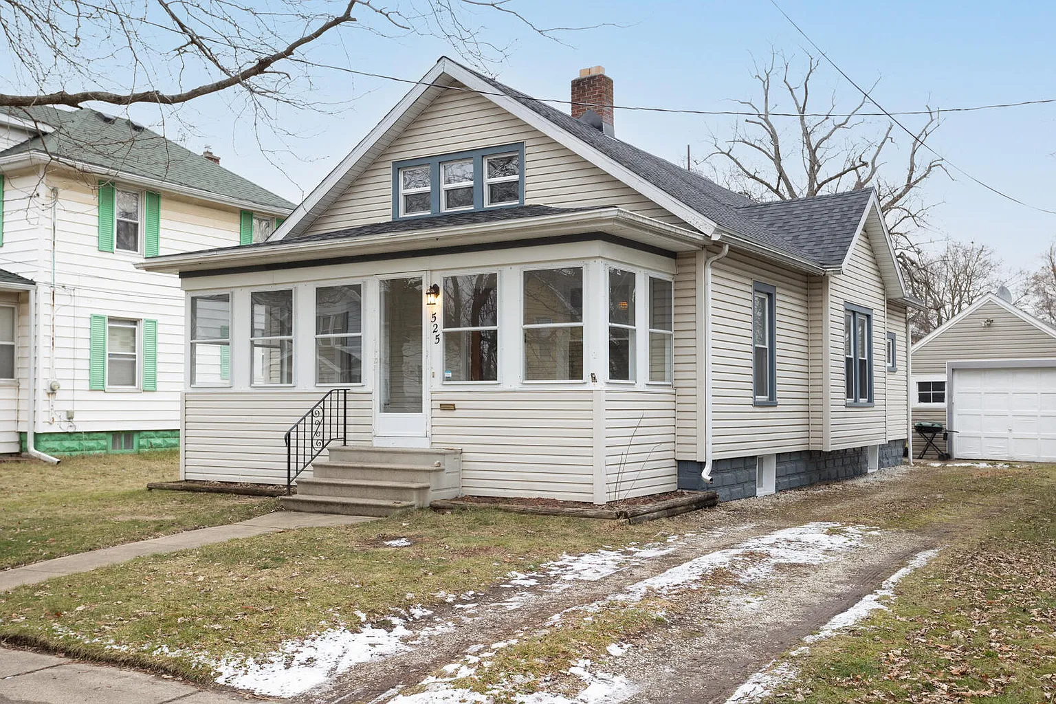 525 N Pleasant St photo 1
