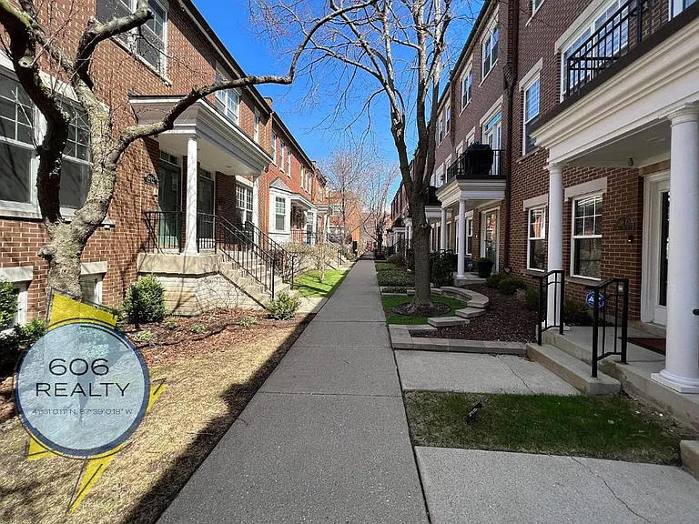 220 W Scott St #G — Photo 3