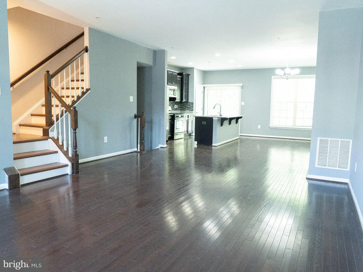 3 bed, 4.0 bath, 2400 sqft, $3,250 — Photo 3