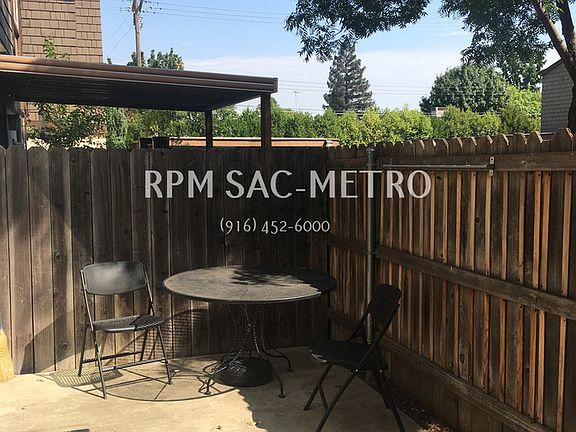 4th image of 3530 Larchmont Square Ln