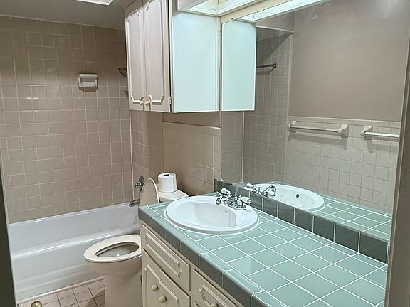 4th image of 66 Brees Blvd APT 13