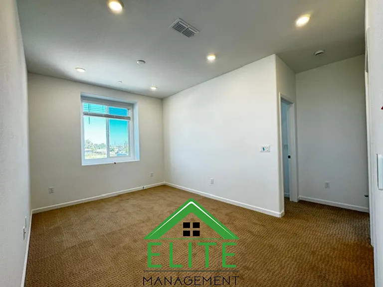 8832 Spencerport Dr — Photo 16