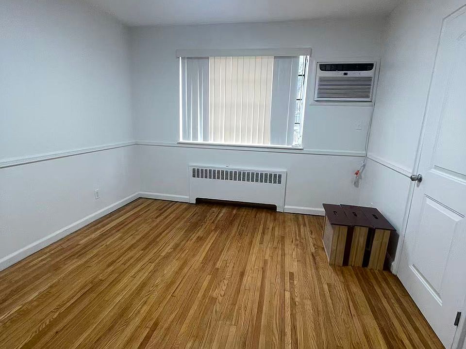 1st image of 15718 26th Ave #1