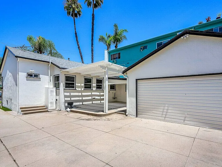 2828 Avenel St — Photo 15