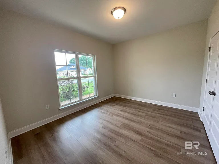 15822 Vintage St — Photo 11