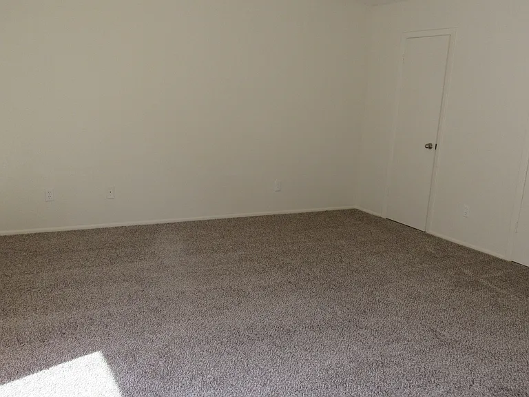 3590 Clearwater Dr — Photo 9