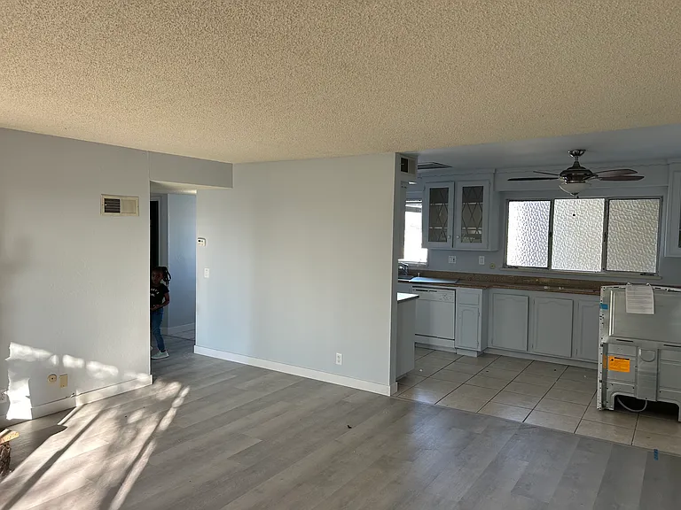 North Lake Tower — Photo 30