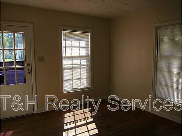 2106 E 46th St — Photo 5