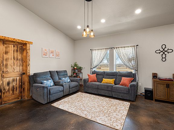 4th image of 1501 Huddleston Rd