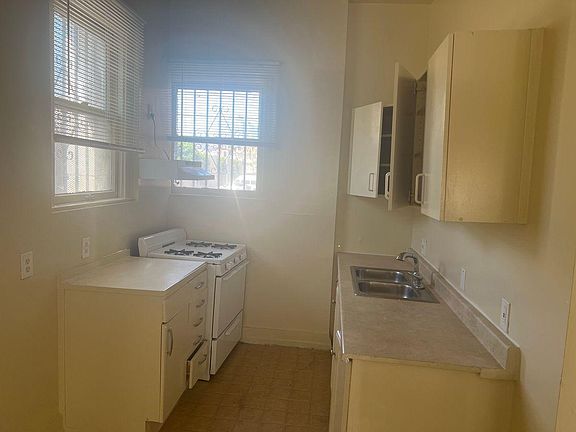 4th image of 456 S Kenmore Ave #300