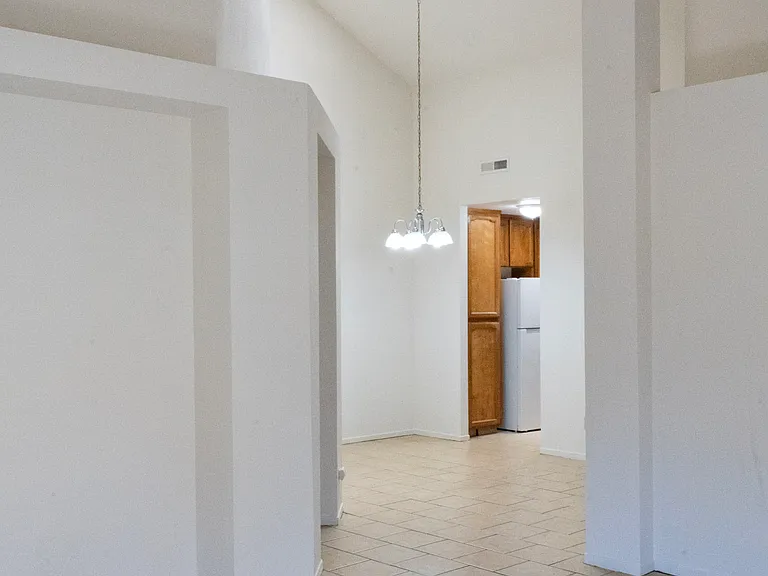 7010 N Thorne Ave #102 — Photo 2