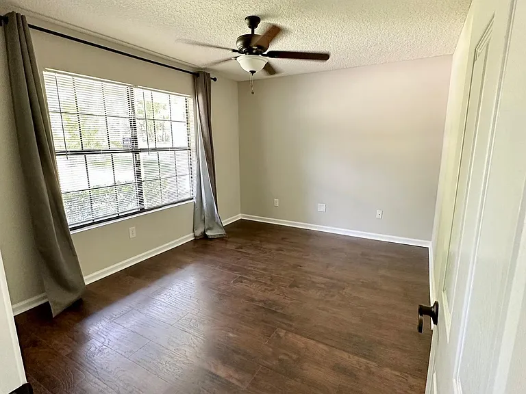 1760 Lake Shore Blvd — Photo 10