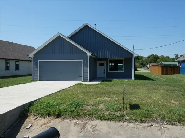 304 E Houston St, Leonard, TX 75452