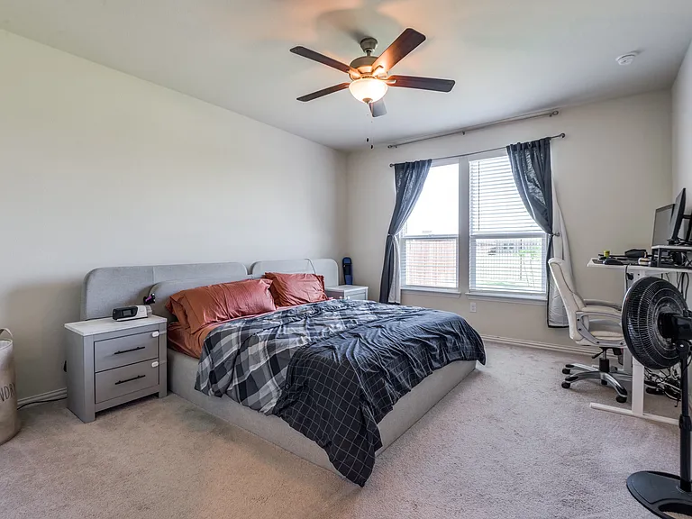1005 Adelyn St — Photo 6