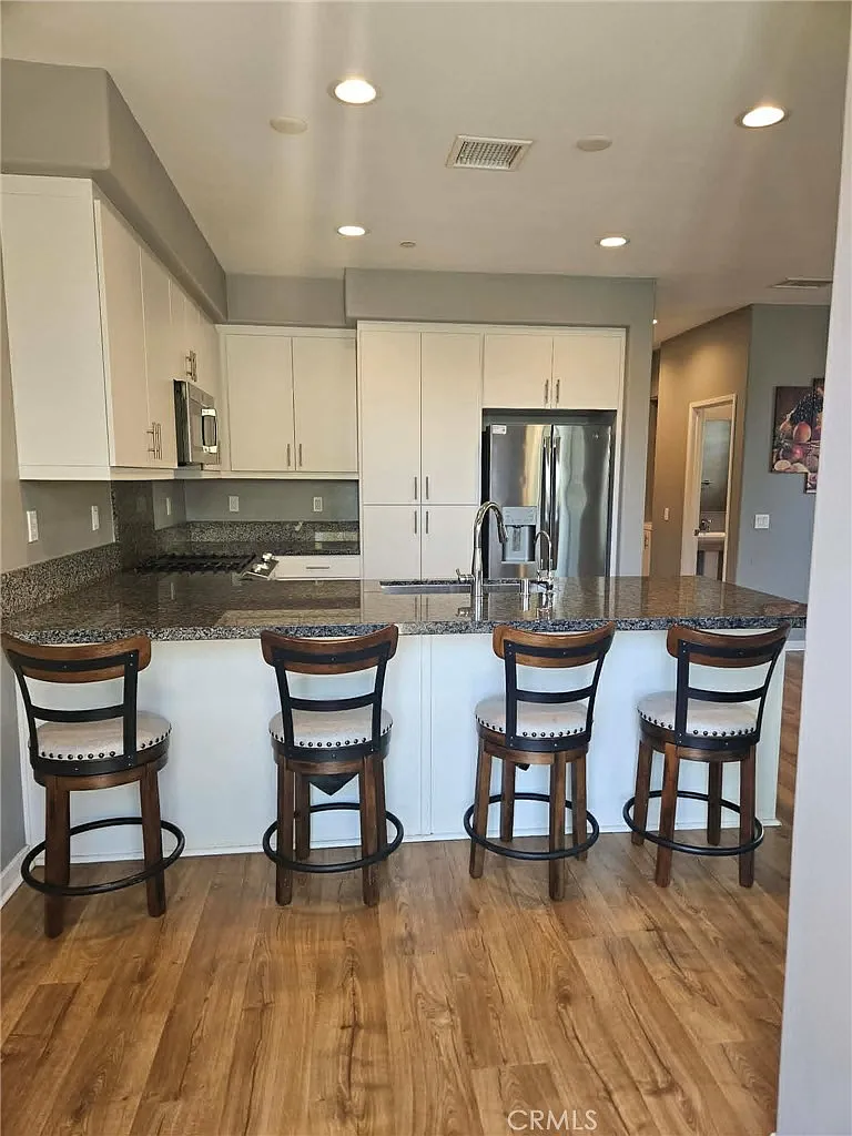 3 bed, 2.5 bath, 1523 sqft, $3,200 — Photo 2