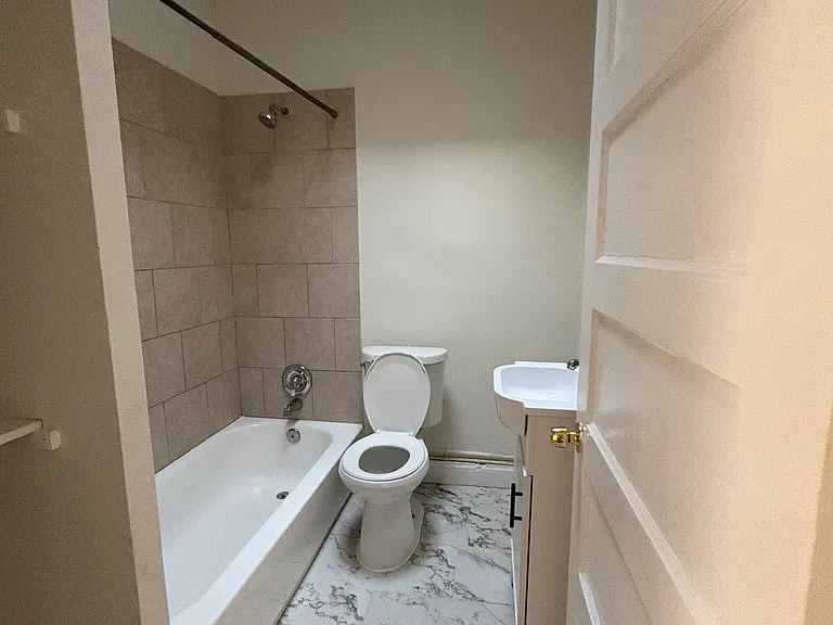 2817 W Cold Spring Ln — Photo 7