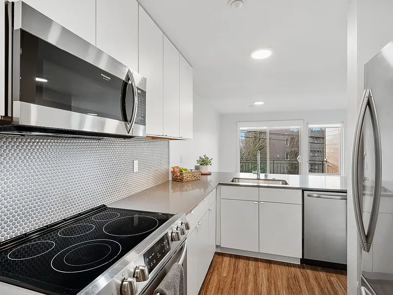 LYLA Eastlake Apartments — Photo 26