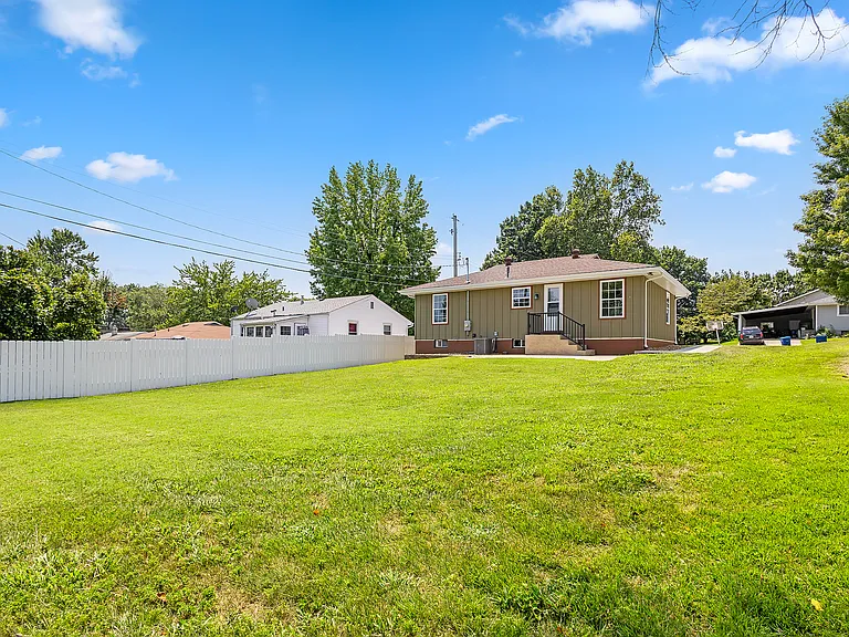 2628 Linden Pl — Photo 24