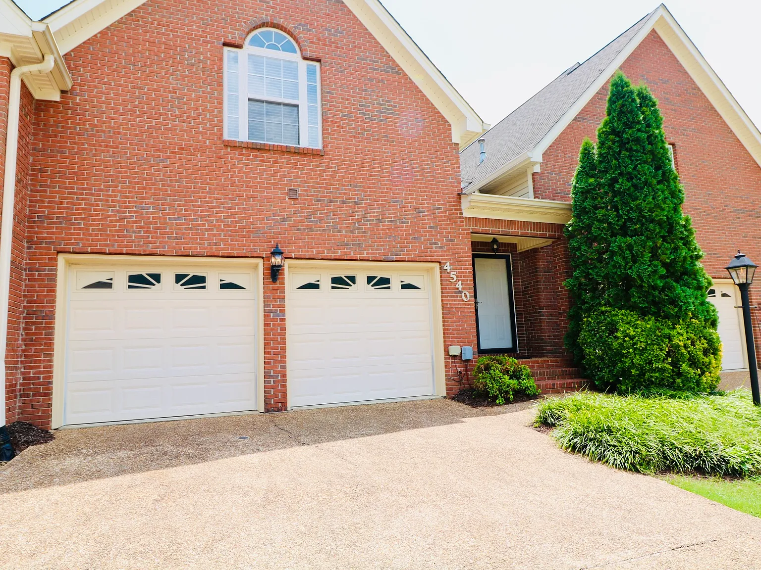 3 bed, 2.5 bath, 2149 sqft, $2,200 — Photo 3