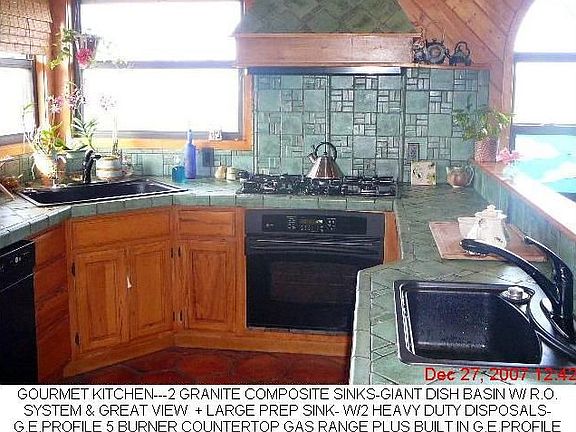GOURMET KITCHEN