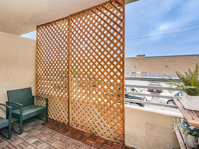 1645 Emerald St #1L — Photo 51