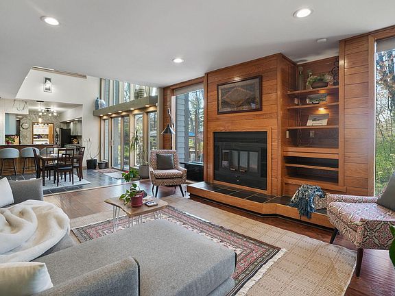 5th image of 411 Mainsail Dr