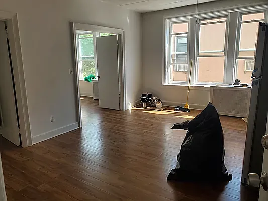 Rented by NYC HOMES 4LESS INC | media 22