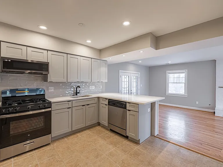 900 N Madison St #1 — Photo 13