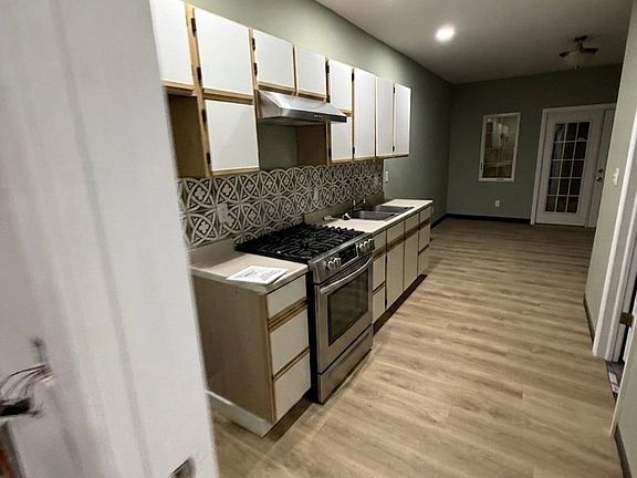 2nd image of 25 S Tuxedo St #2