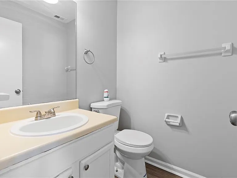 6623 Sevenoaks Dr — Photo 10