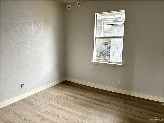 4th image of 1007 W Saint Charles St #4
