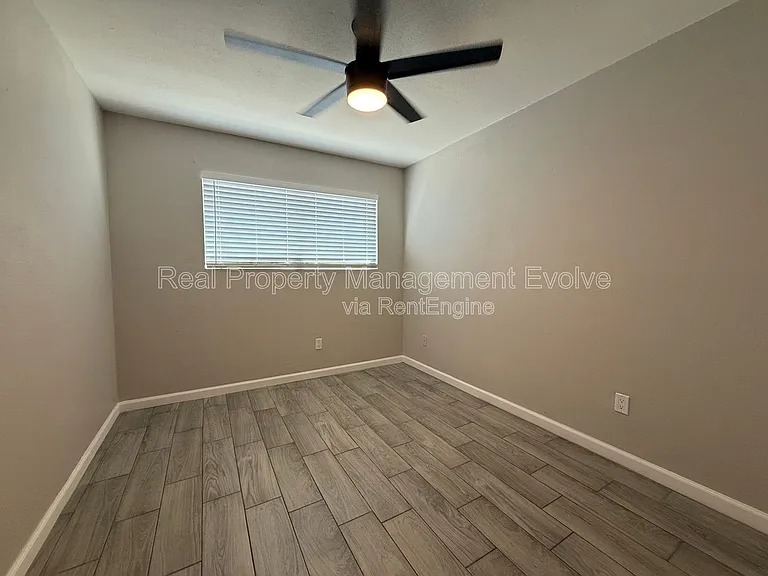 3302 W Loma Ln #3 — Photo 12