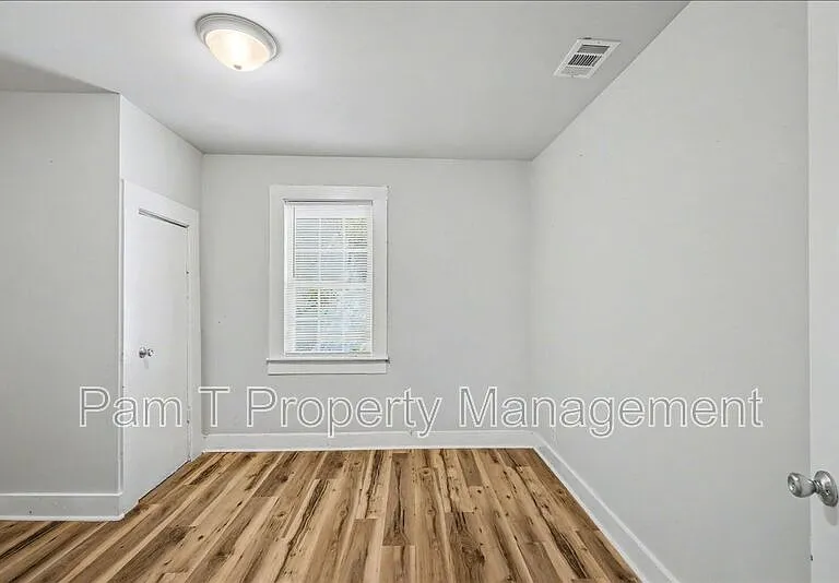 628 W 48th St — Photo 13