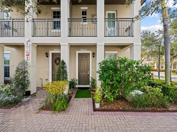 14762 SW 12th St, Hollywood, FL 33027