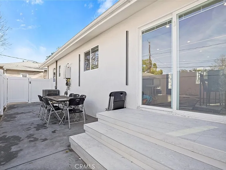 1239 N Reese Pl — Photo 24