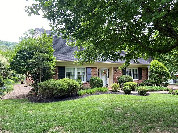 2nd image of 3040 Woodridge Way