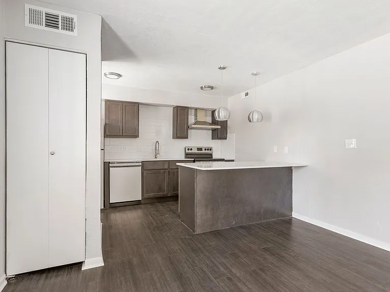 Terraces at Nichols Hills Renovated Two-Bedrooms — Photo 12