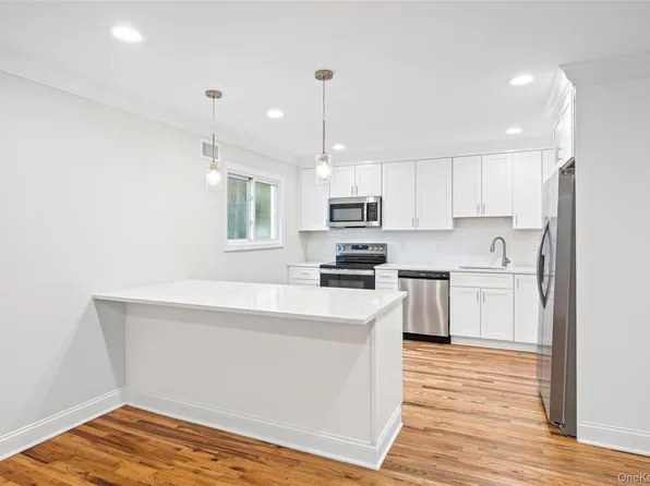 76 Teddy Court, Ronkonkoma, NY 11779
